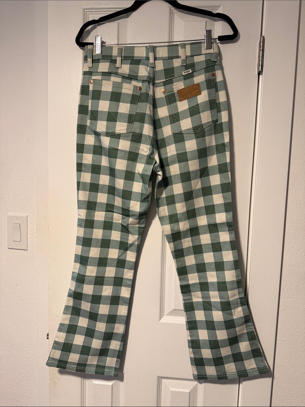 Wrangler Green & White Gingham Cropped Flare Pants - Picture 6 of 7